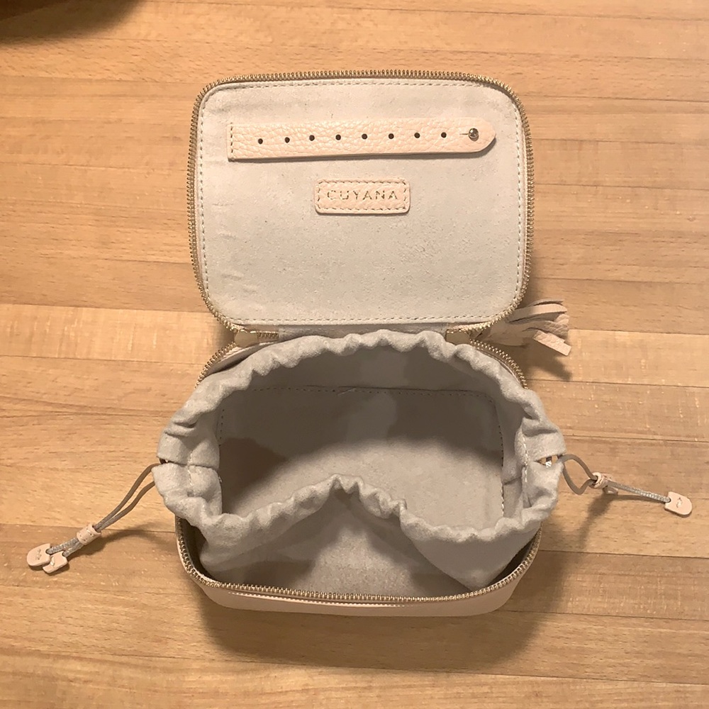 Jewelry case from Cuyana blush